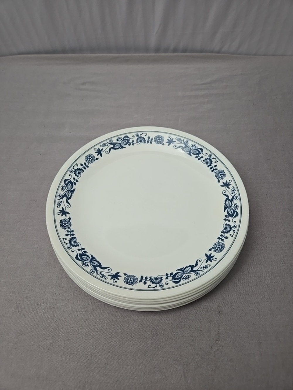 SET OF 8 CORNING CORELLE OLD TOWN BLUE ONION 8 1/2" LUNCHEON or SALAD PLATES